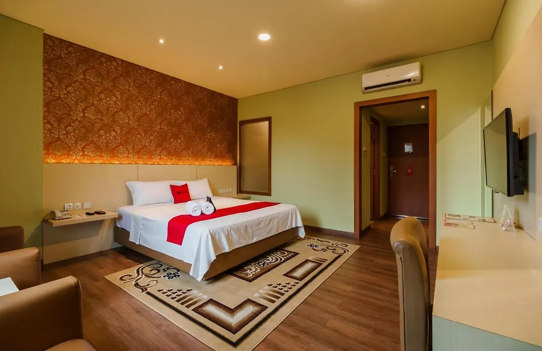 Reddoorz Plus Near Dunia Fantasi Ancol-1