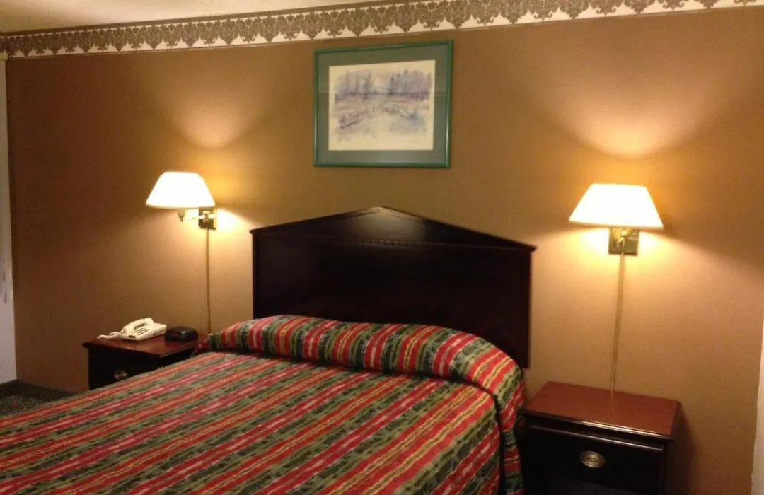 Americas Best Value Inn Macomb-1