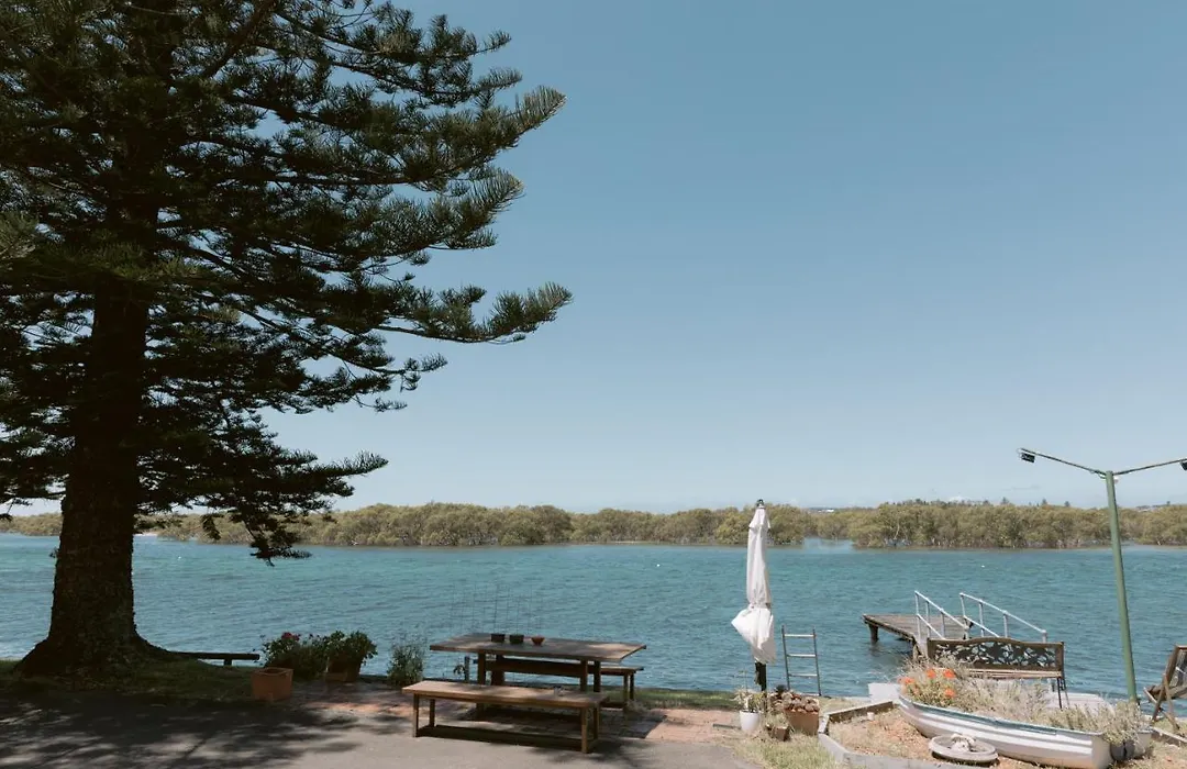 Black Swan Waterfront Motel (Adults Only)-1
