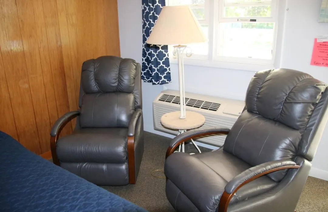 West Winds Motel & Cottages-1