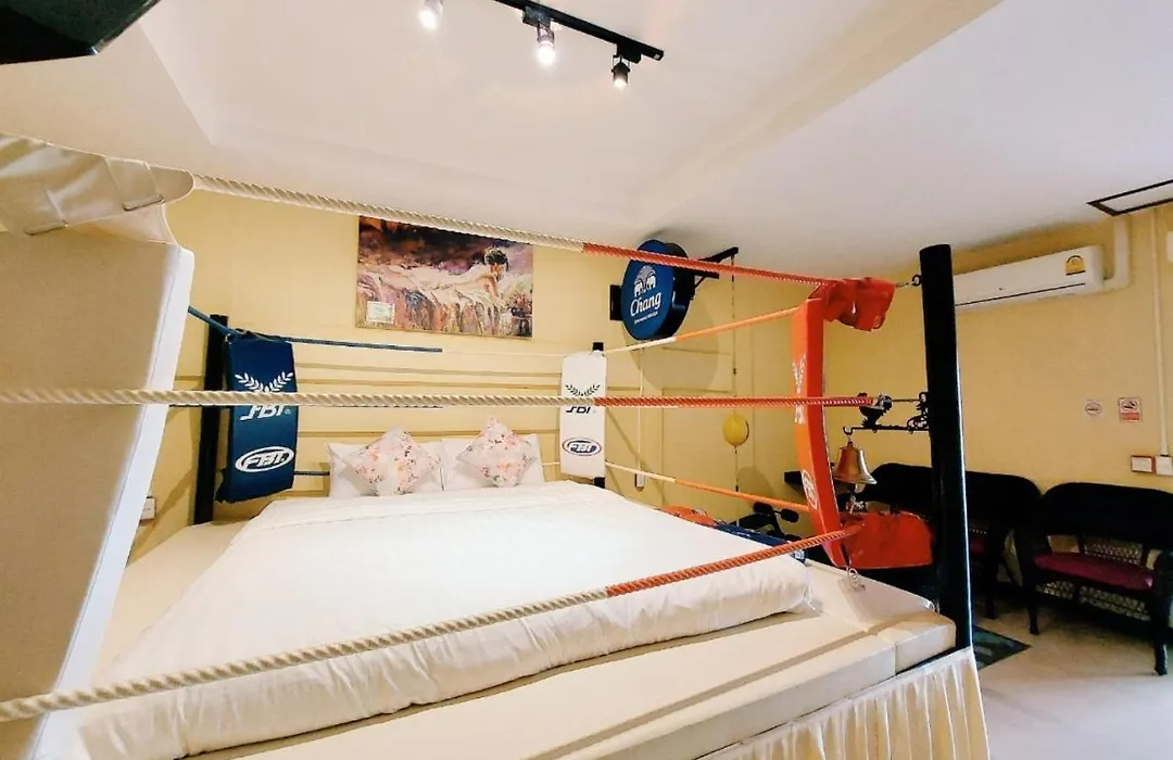 Retro Box Hotel Chumphon-1