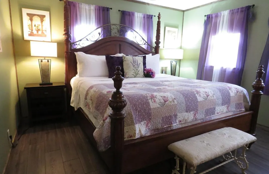 Tall Pines Inn-1