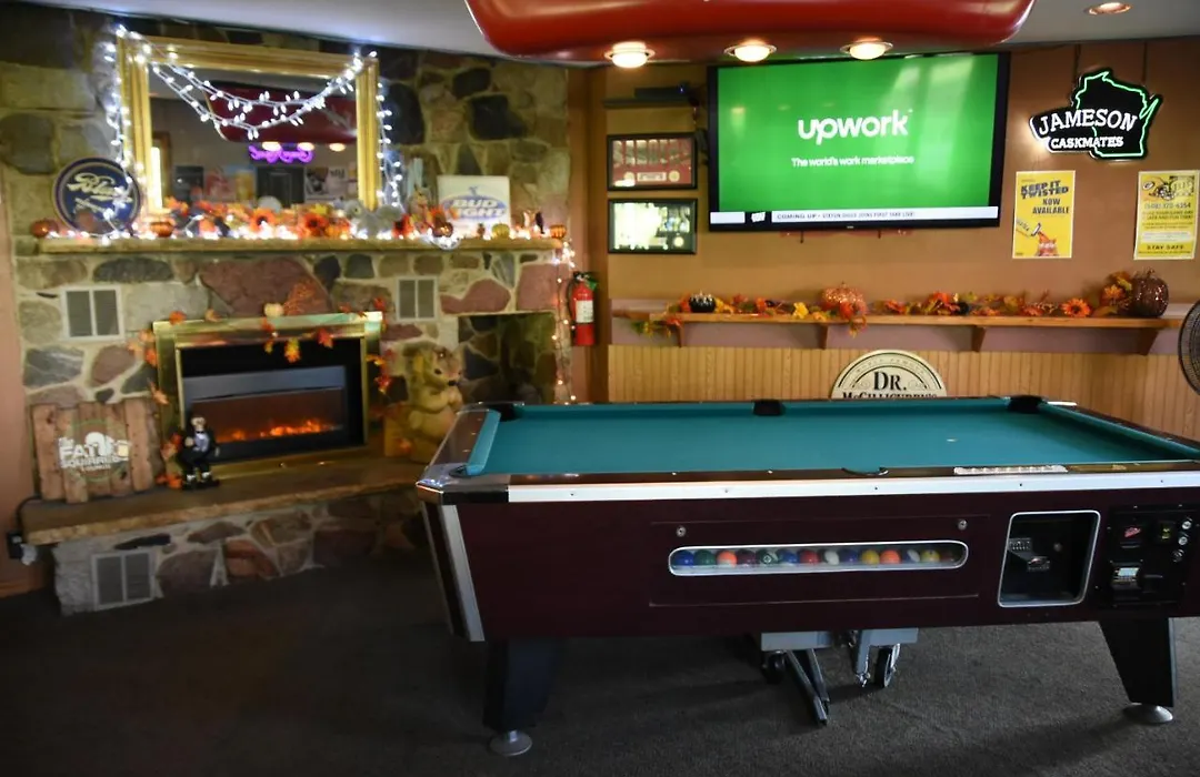 Campus Inn Baraboo-1