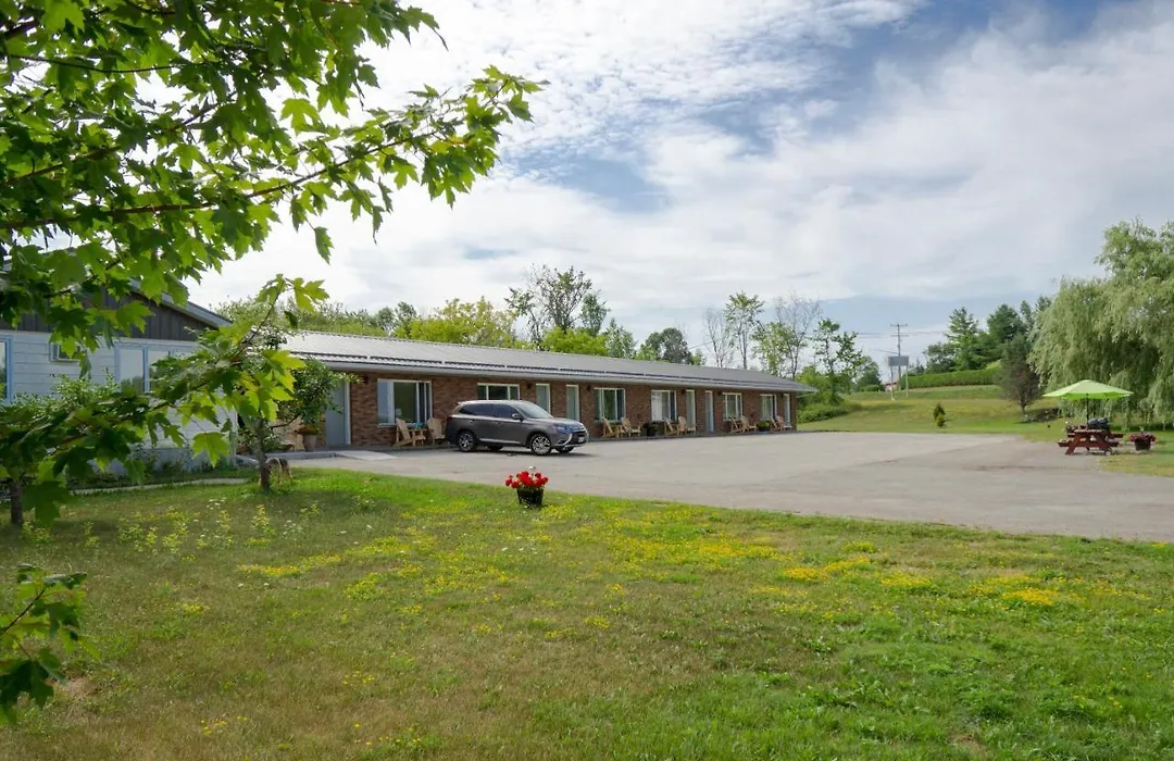 Wayside Motel Manitoulin-1