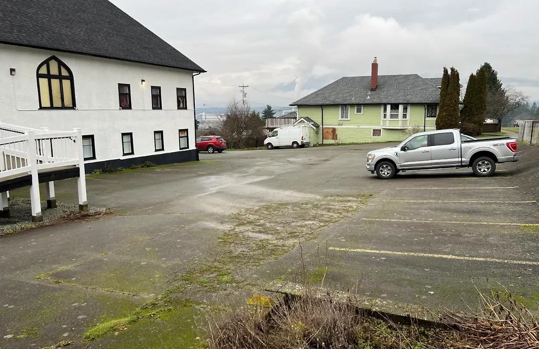 Char'S Landing Hostel-1