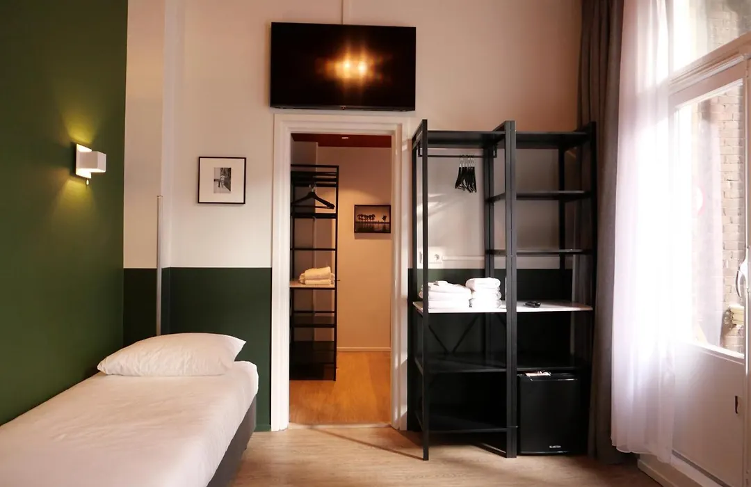 Weber Hotel 117-1