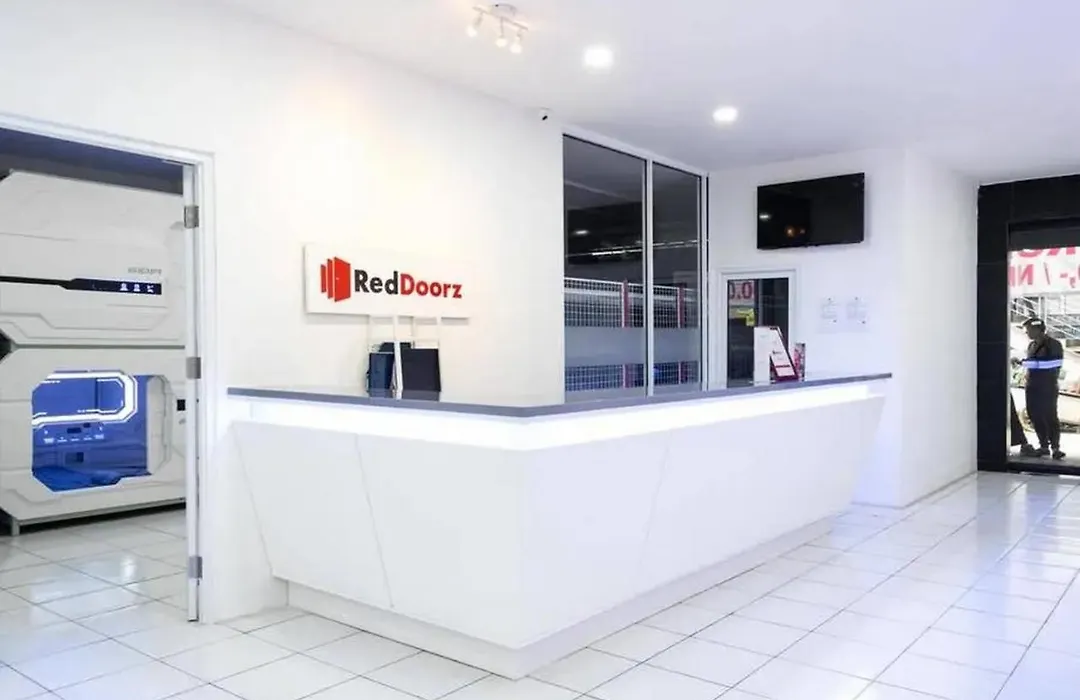 Reddoorz Hostel Near Taman Puring-1