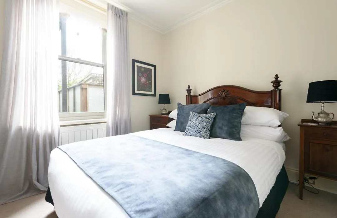 Albert Hotel Daylesford-1