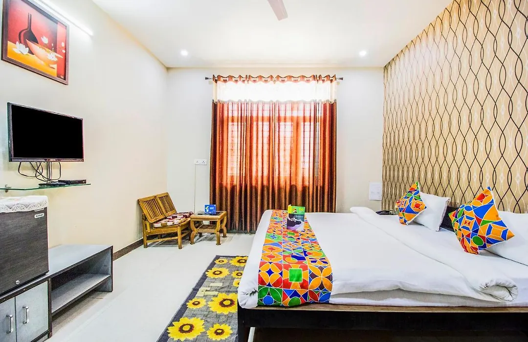 Fabhotel Plus Maniram Palace-1