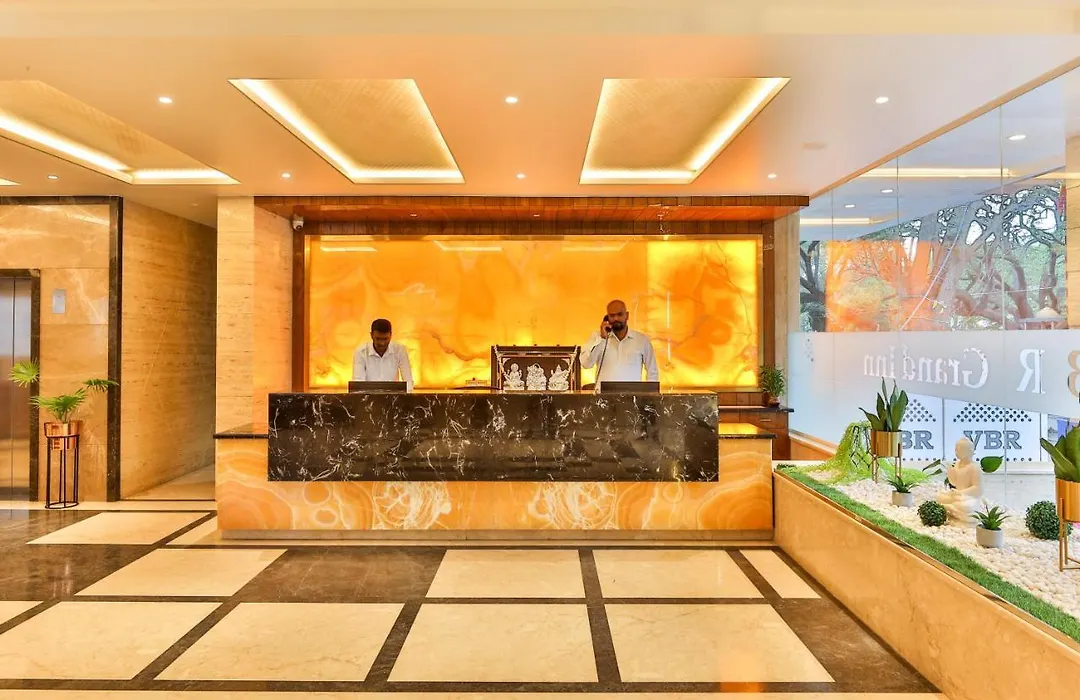 Hotel Vbr Grand Inn-1