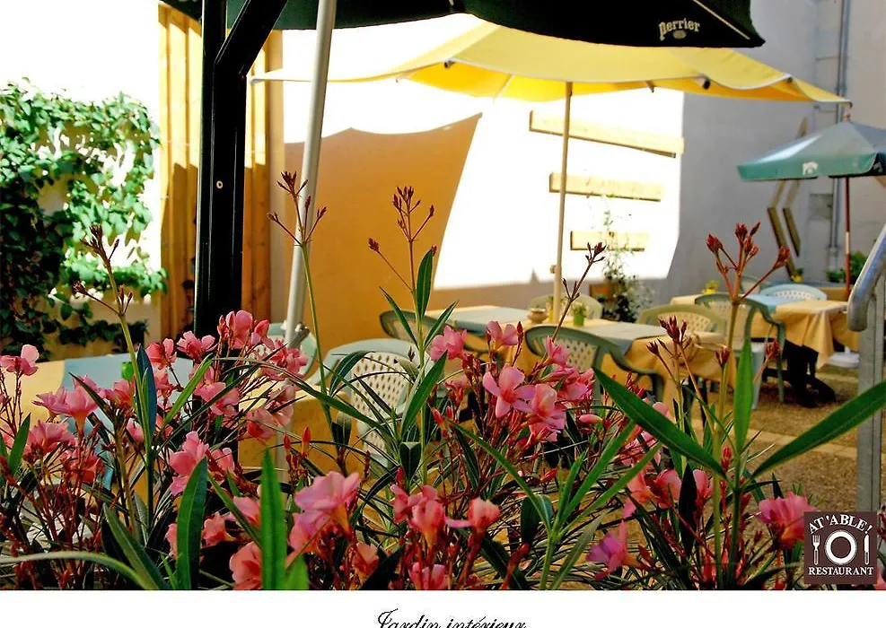Logis Hôtel Restaurant La Boule d'Or-1