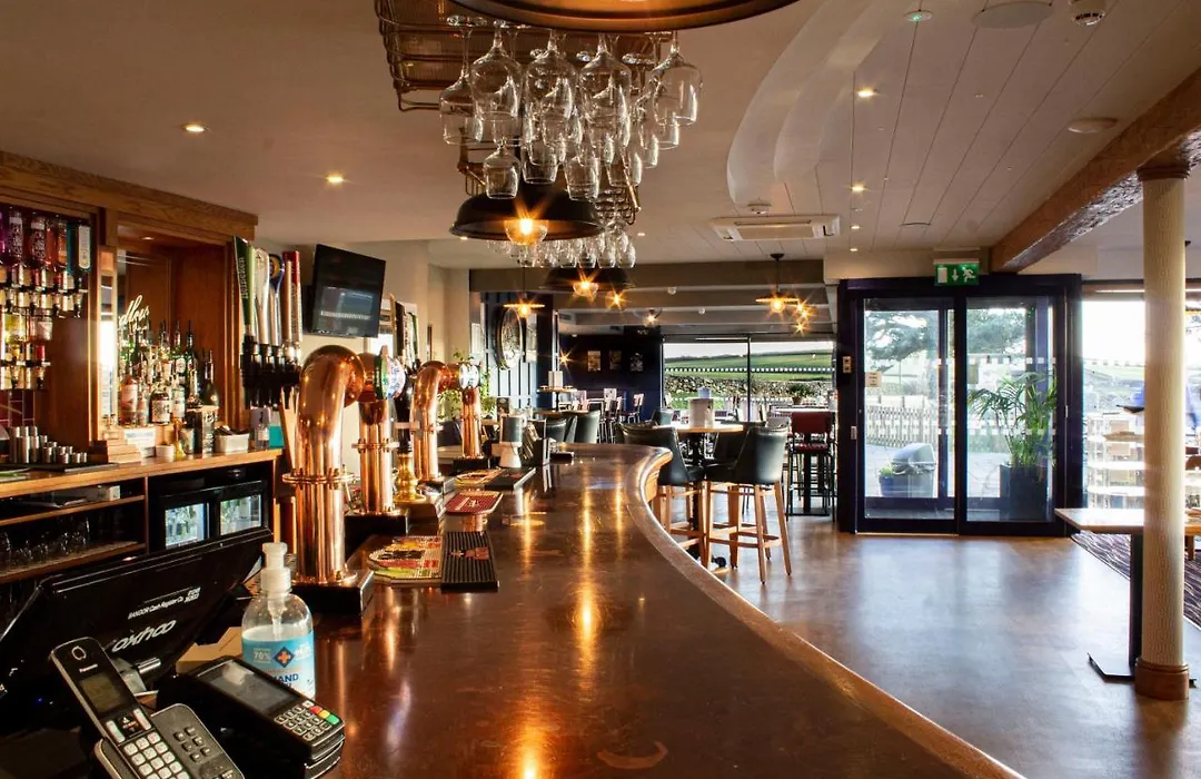 Gwesty Gadlys Hotel-1