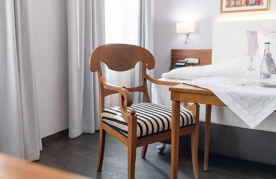 Romantichotel Goldener Karpfen - Das Kleine, Feine Grandhotel Direkt In Der Altstadt-1