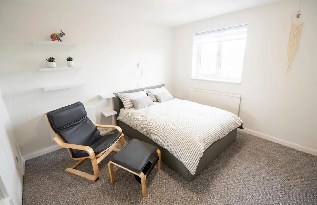 Town House Chantry - With Self Check In And Free Parking - Rooms At Ipswichdigs-1