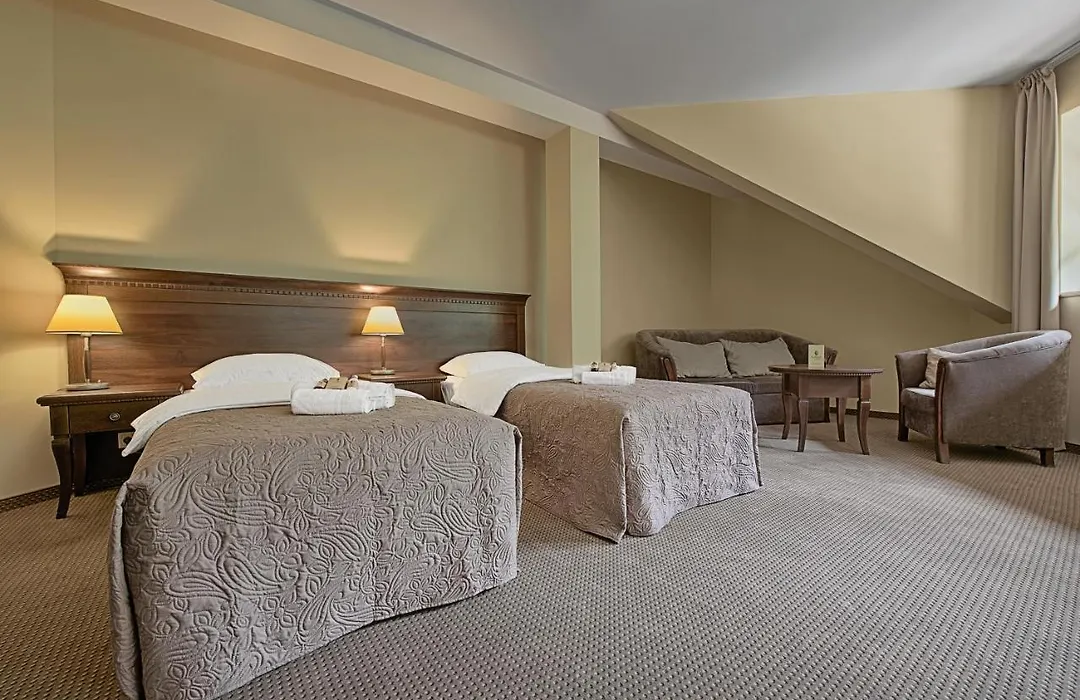 Forrest Hotel & Restaurant-1