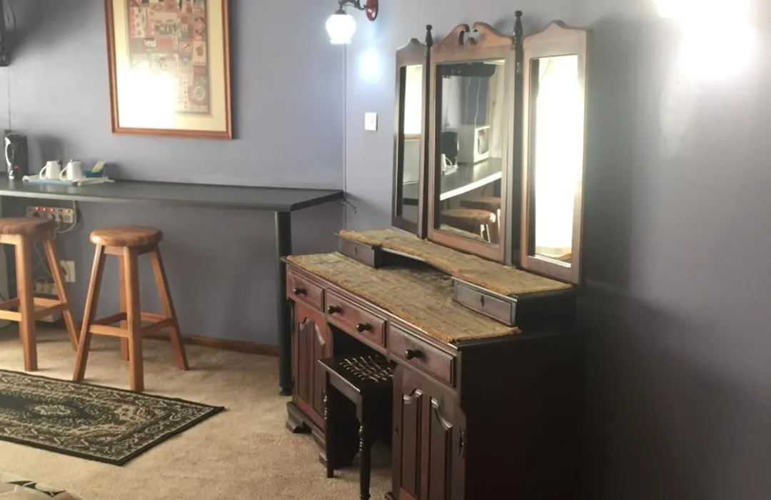 House Ebony B&B-1