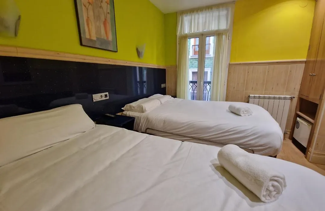 Pension Izar Bat Guesthouse - Self Check-In-1