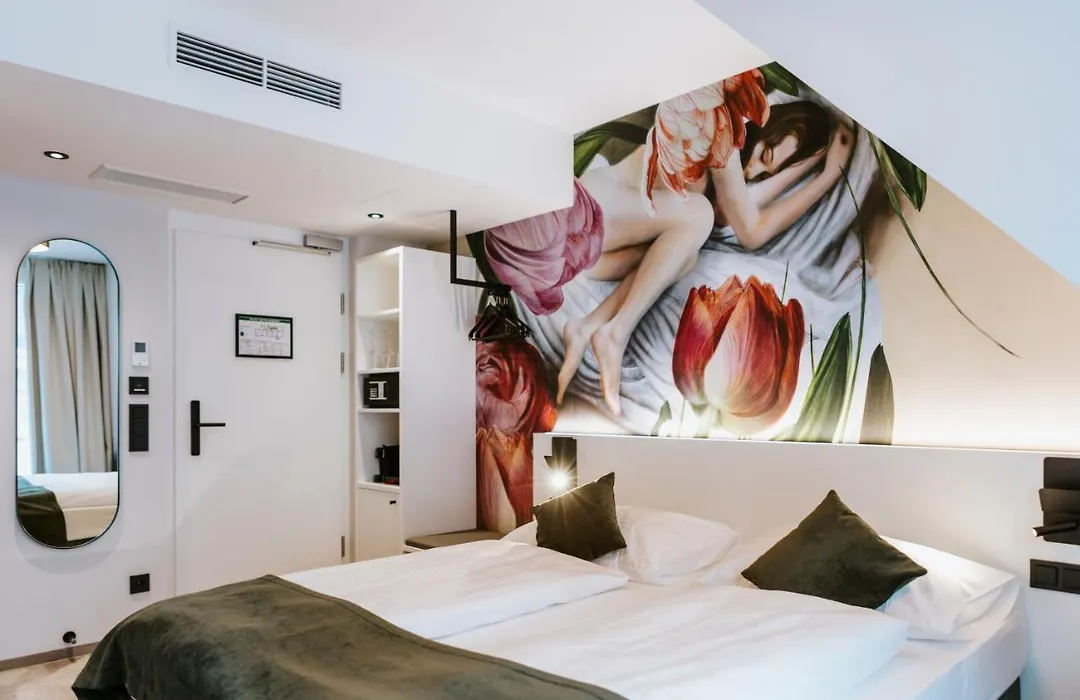 Art-Inn-1