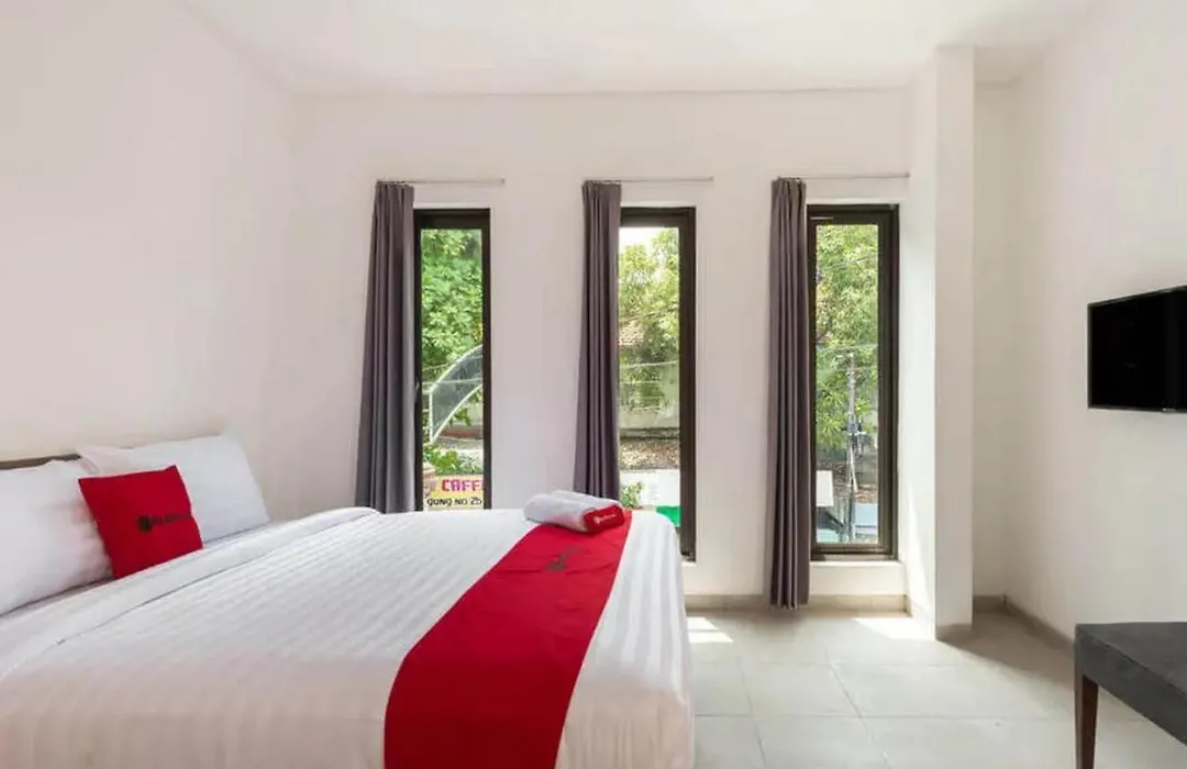 Reddoorz Near Kaza Mall Surabaya-1