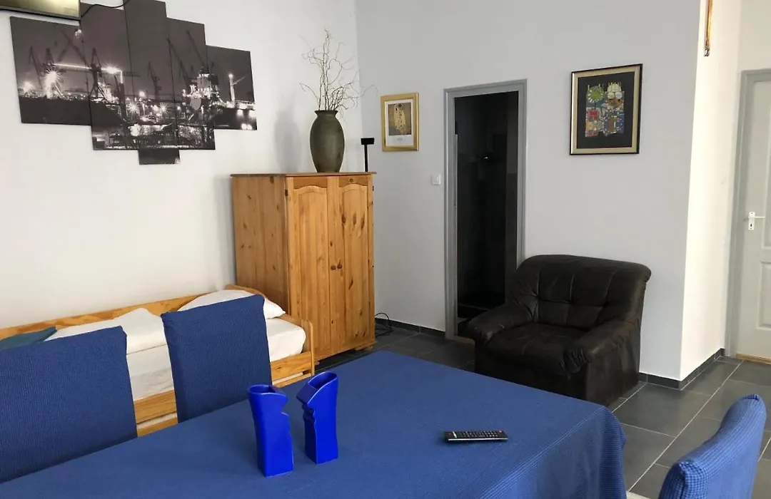 Harom Tarka Macska Apartmanok-1