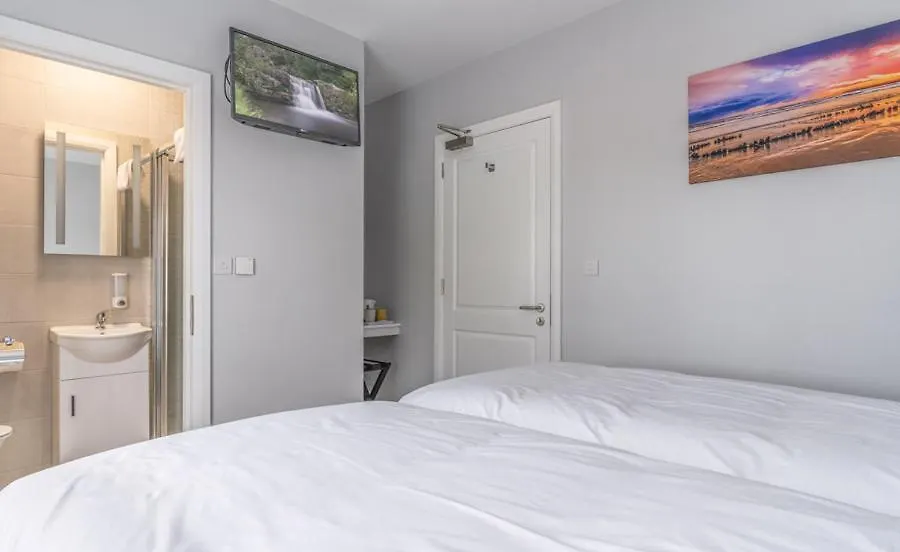 Burrows Lodge, Tramore Beach Room 5-1