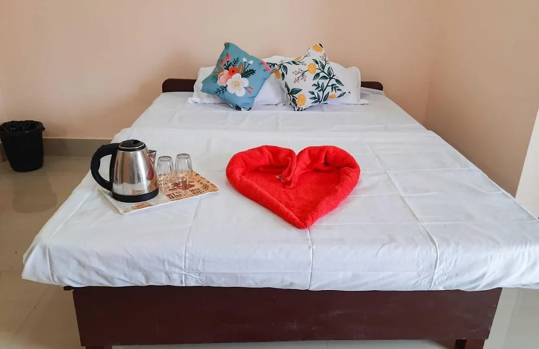 Spot On Maddy'S Guest House-1