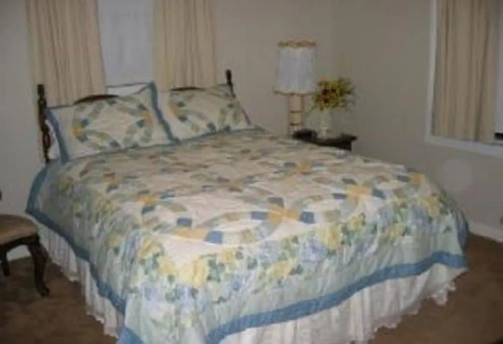 Pine Tree Inn-1