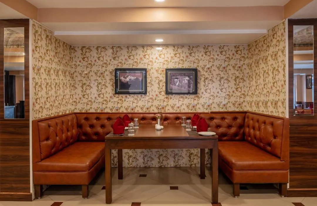 Summit Oakden Resort & Spa At Mall Road-1