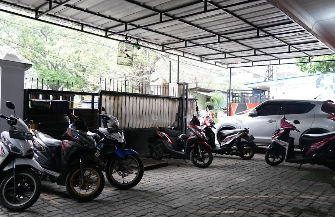 Cosmo Tanjung Duren Mitra Reddoorz-1