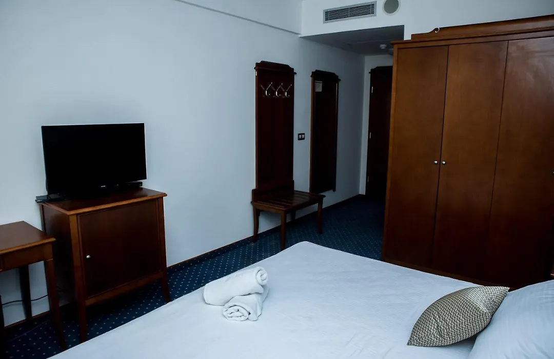 Hotel Hum-1