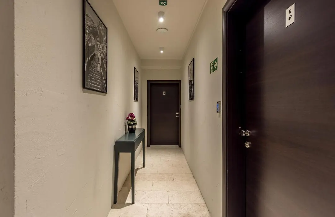 Leonis Restaurant & Rooms-1