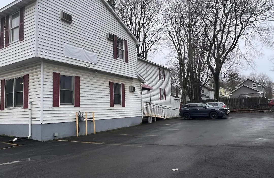 Oswego Inn-1