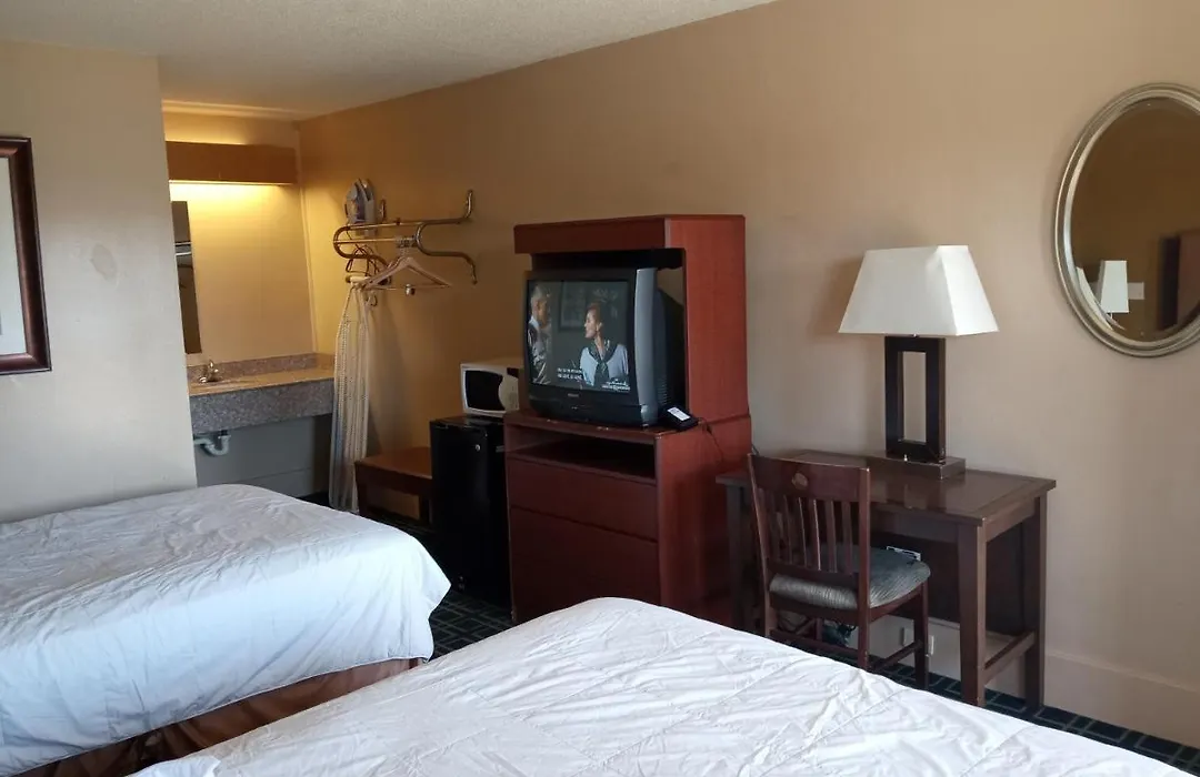 Hilltop Inn Pittsburgh-1