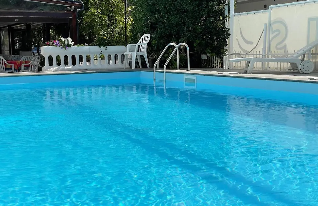 Hotel Apis-1