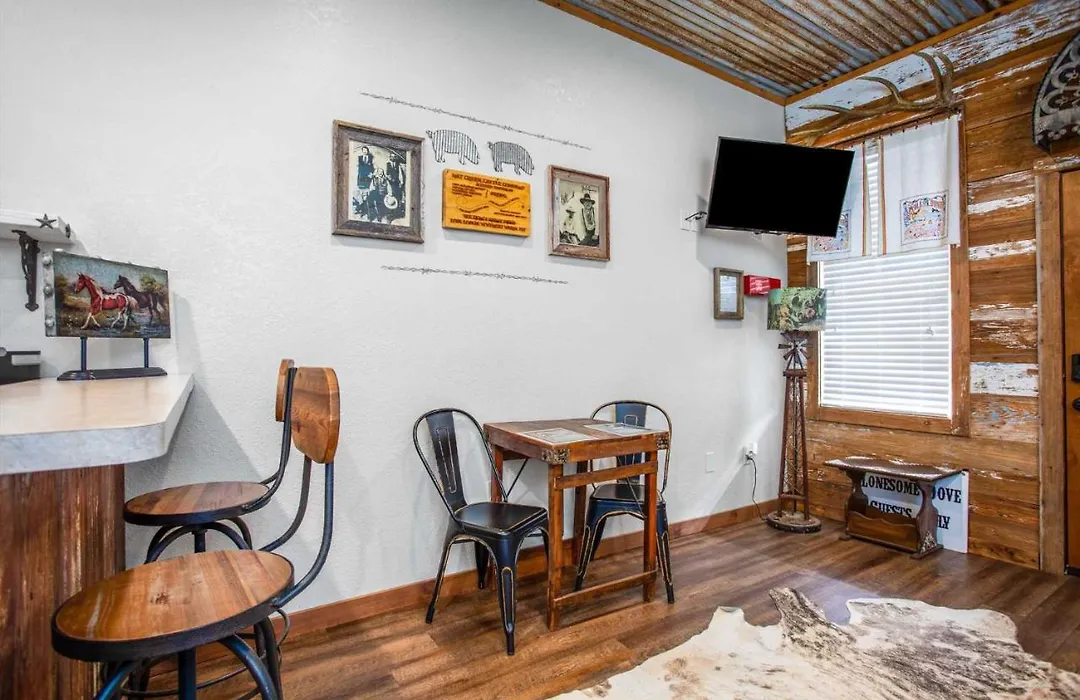 Lonesome Dove Bandera Cabin-1