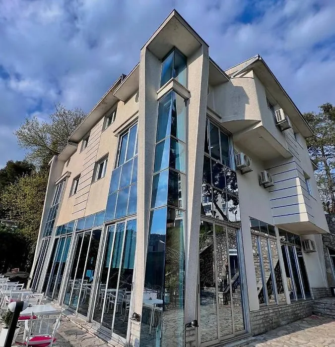 Hotel Ambasador-1