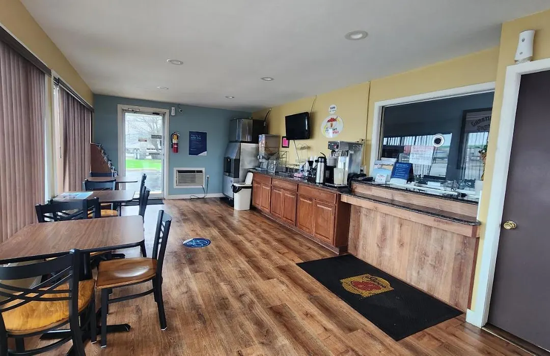 Super 8 By Wyndham Centerville-Richmond-1