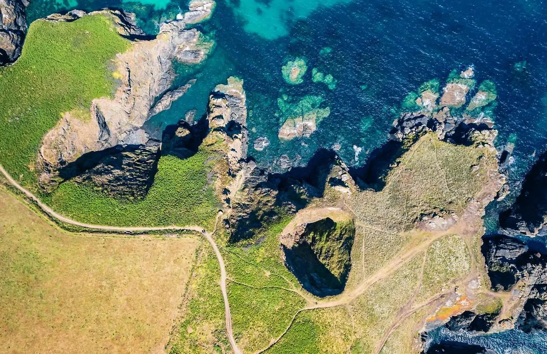 Styles & White Stays - Central Newquay-1
