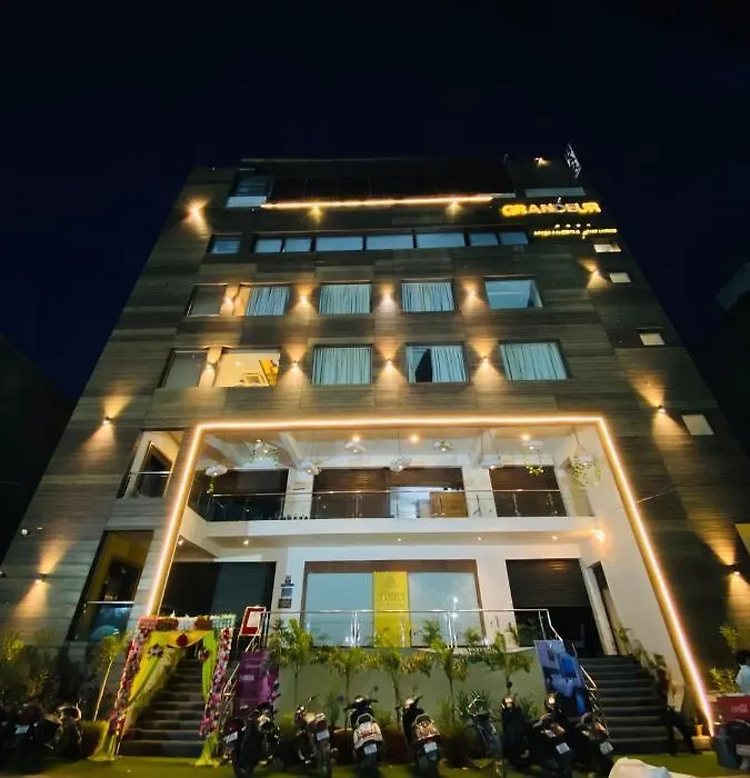 Hotel Ss Grandeur-1