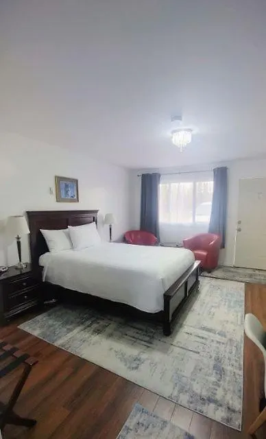 White Fang Motel-1