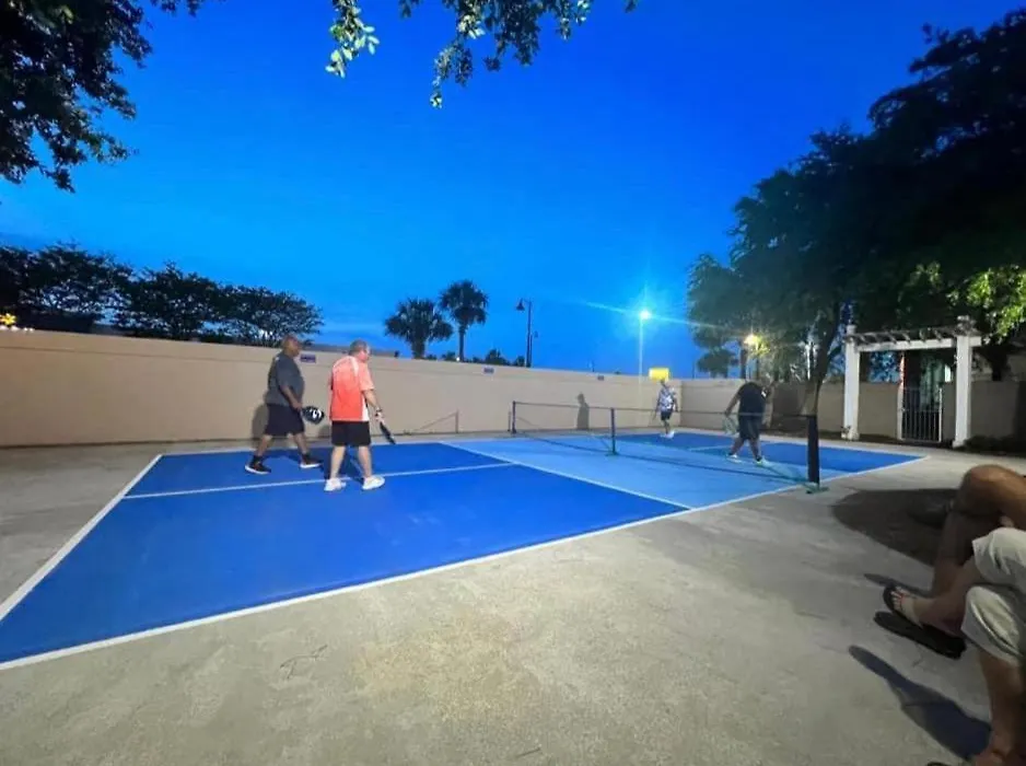 Laketown Wharf Resort: Family-Friendly Beachfront Condos with Lake Views-1