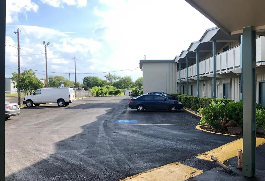 Safari Inn Motel-1
