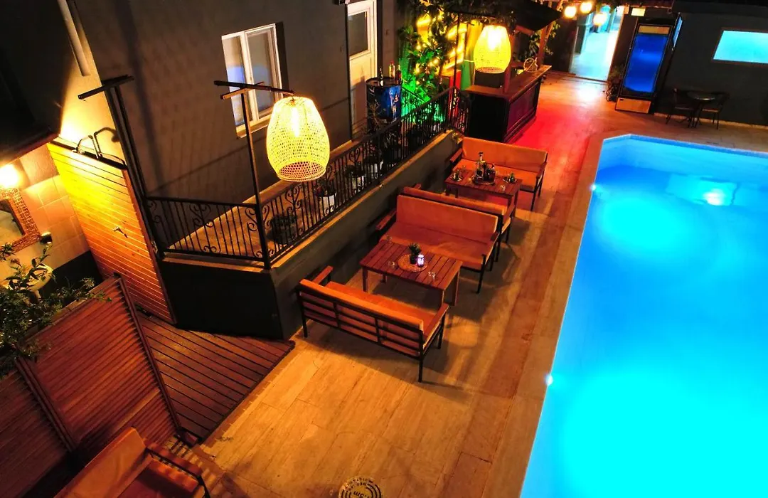 Four Seasons Apart Hotel-1