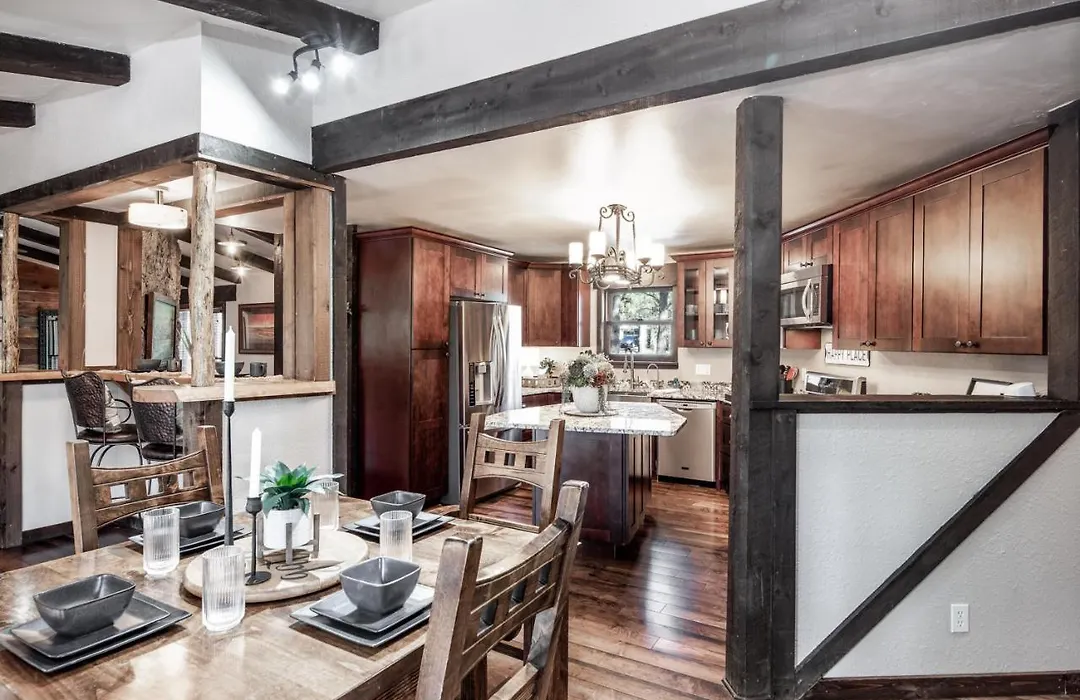 Rustic Pines Retreat-1