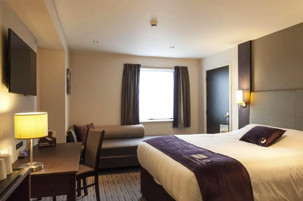 Premier Inn Chichester-1