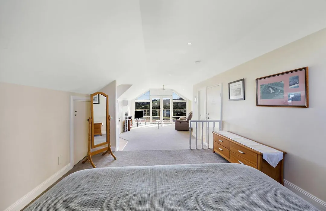 Logans Beach Apartments - The Loft-1