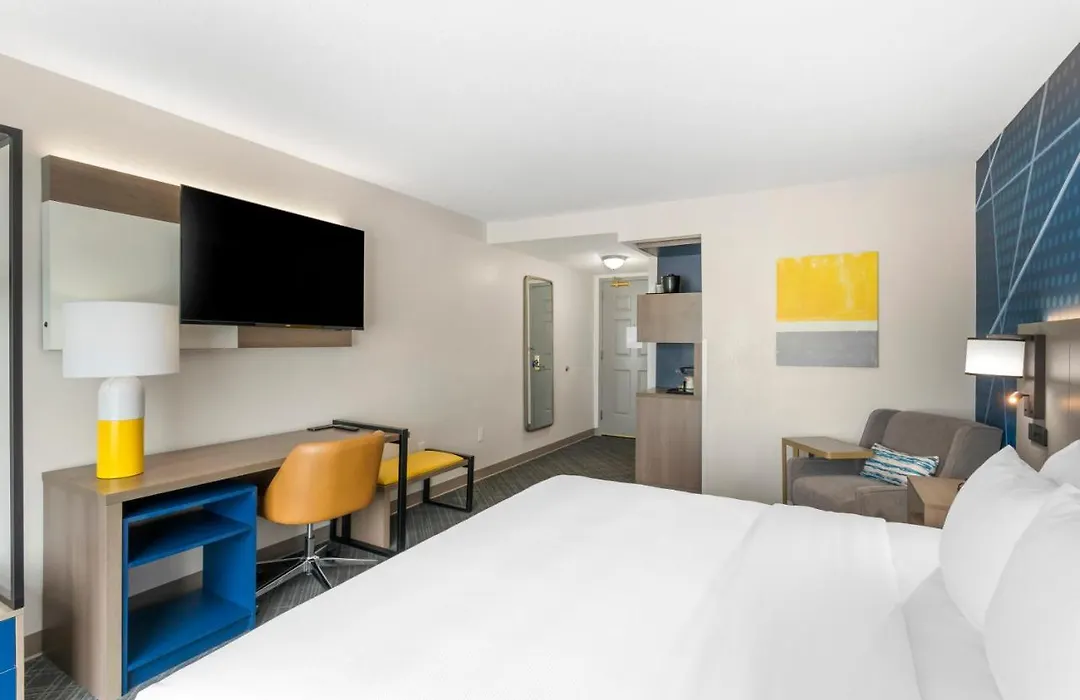Comfort Inn & Suites Hampton Near Coliseum-1