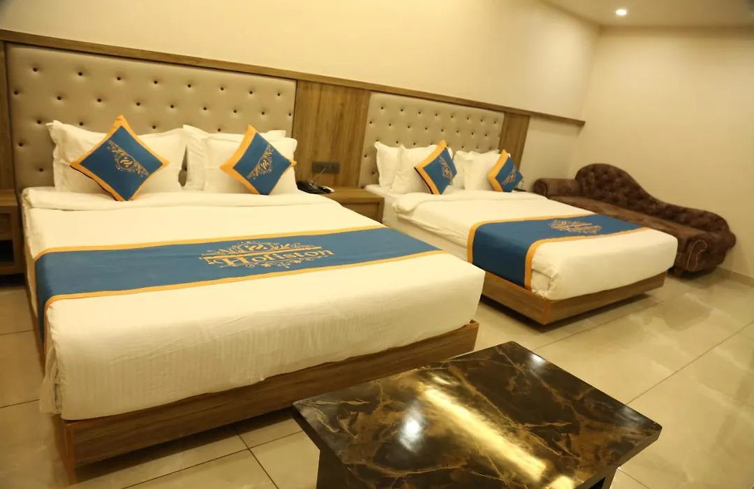 Hotel Holiston-1