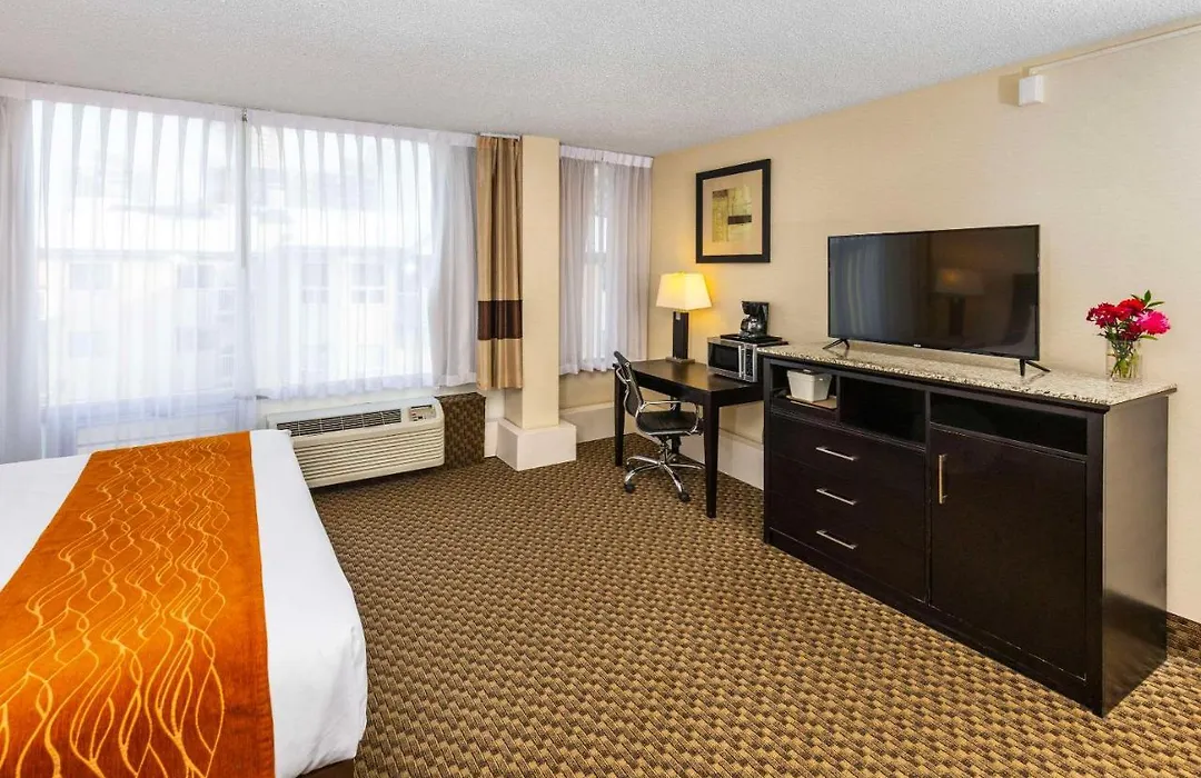 Comfort Inn & Suites Edmonton Downtown-1