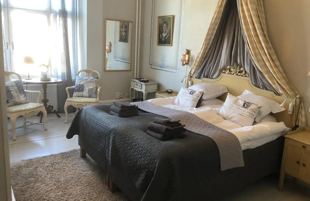 Strand Hotel-1